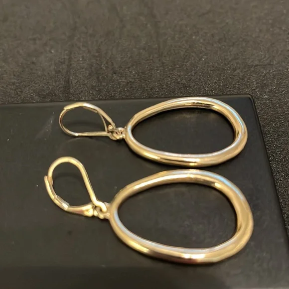 Gold tone lever back drop earrings. 2”Beautiful earrings for casual or an event. - Picture 2 of 2